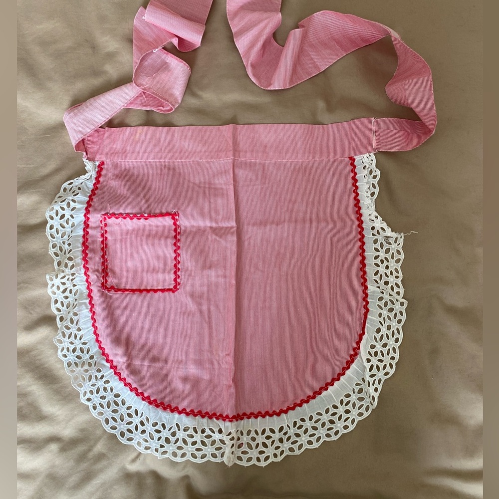 Vintage cotton apron - very cute!